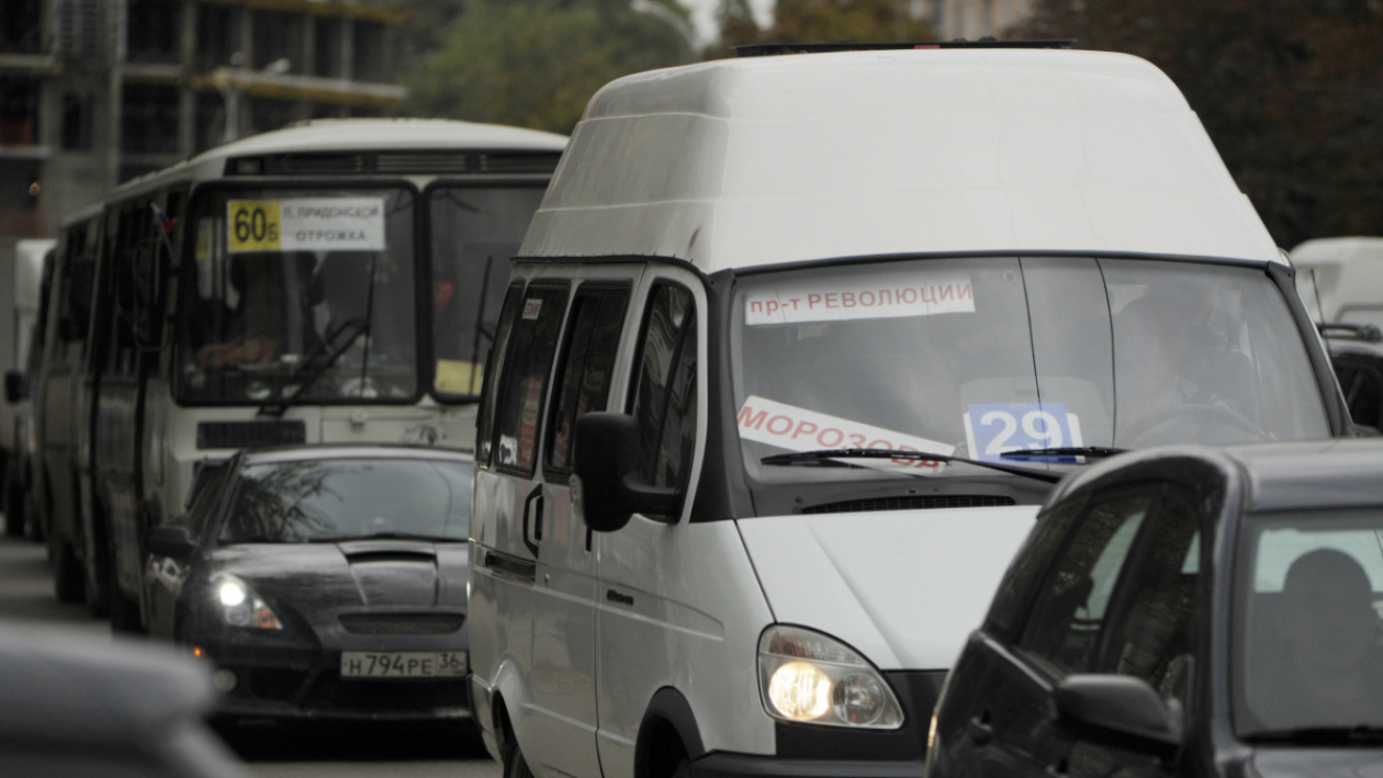 Дзержинский автобус воронеж. 108 Автобус Воронеж. Автобус №42 Воронеж. Стоимость проезда в маршрутке 108а. Маршрутка 7б Яблоновский.