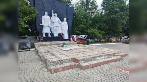 В лискинском селе Нижний Икорец отреставрируют братскую могилу