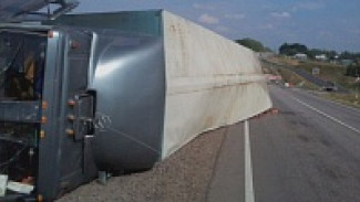 В Воронежской области перевернулся «КамАЗ»