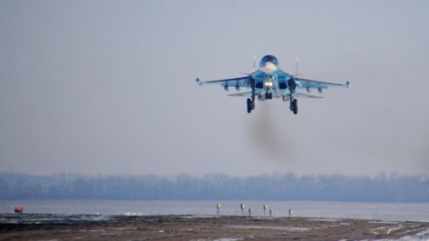 Под Воронежем Су-34 нанесли ракетно-бомбовый удар по условному противнику