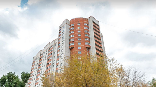 Воронежцы сообщили о девушке, выпавшей с балкона 17-этажки на улице Чапаева