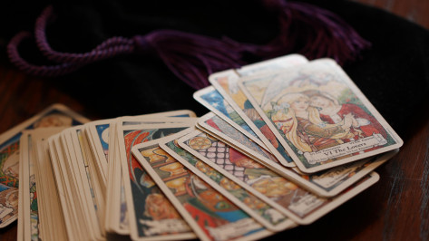 Воронежский облсуд отправил под стражу обвиняемую в мошенничестве «экстрасенса» и ее дочь