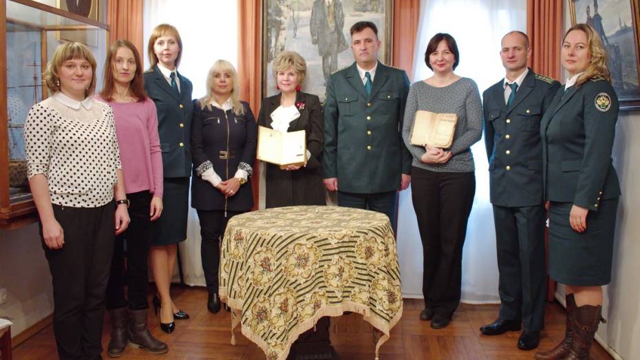 Воронежскому музею передали изъятые у контрабандистов старинные книги