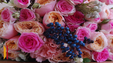 Воронежские приставы вычислили должницу с помощью доставки цветов и устроили ей «сюрприз»