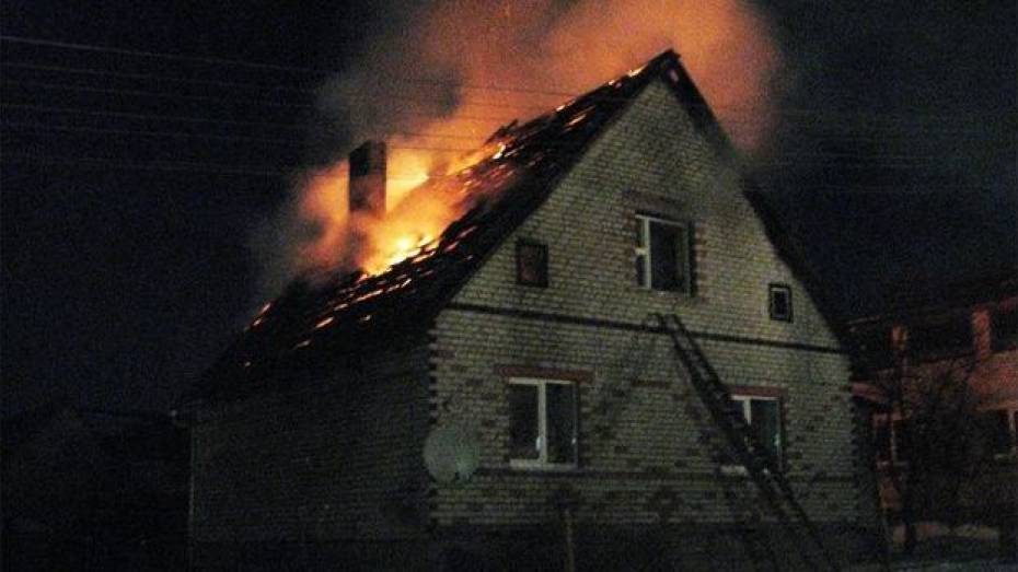 Житель Верхнего Мамона по неосторожности подпалил дом соседа