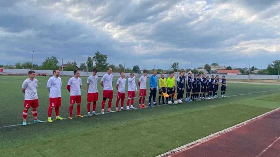 Россошанцы победили всухую подгоренцев и сыграли вничью с павловскими футболистами