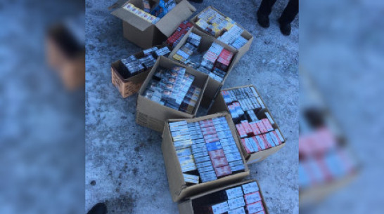 Воронежец и его мать попались на продаже 3 тыс пачек контрафактных сигарет