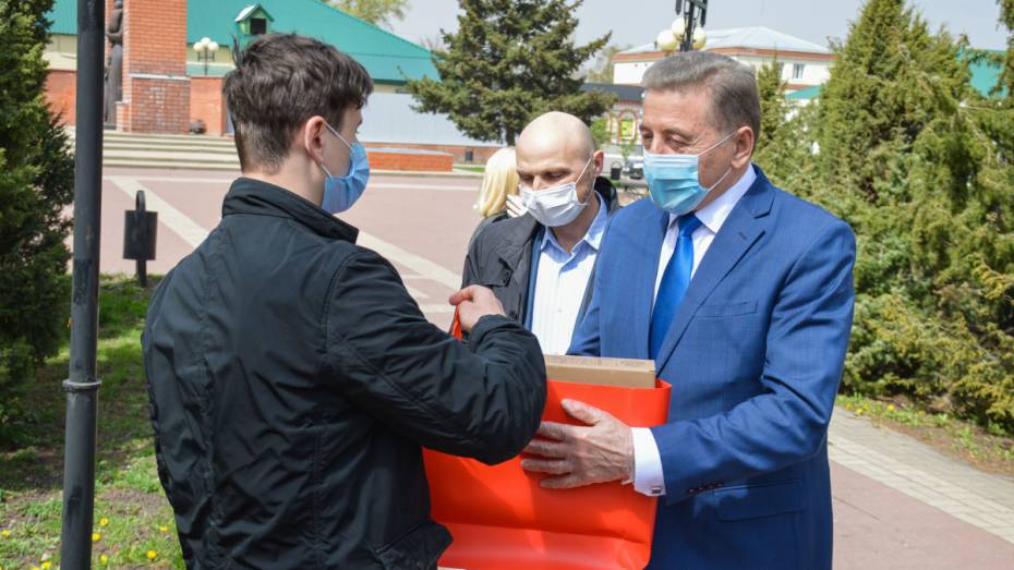Воронежский сенатор Сергей Лукин поддержал акцию #ПомогиУчитьсяДома