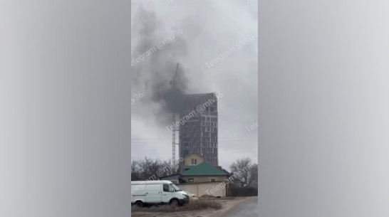 Пожар в новостройке на набережной Чуева в Воронеже сняли на видео