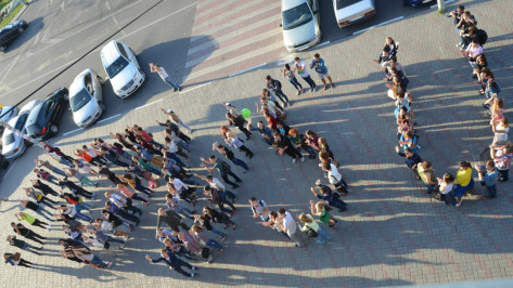 Воронежцы сформировали фигуру «I ♥ VSU»