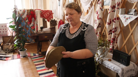 В одной из сельских библиотек Богучарского района есть свой мини-музей и кукольный театр