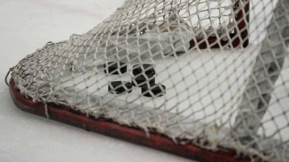 Хоккейная «Россошь» проиграла «Северским волкам»