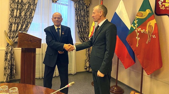 Таловчанину Анатолию Трунову вручили нагрудный знак «Благодарность от земли Таловской»