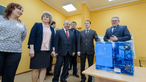 Губернатор Воронежской области подарил Таловскому детскому центру 3D-принтер