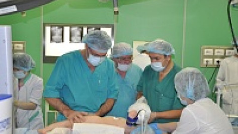 Известный столичный хирург сделает в Воронеже первые операции детям с больными почками