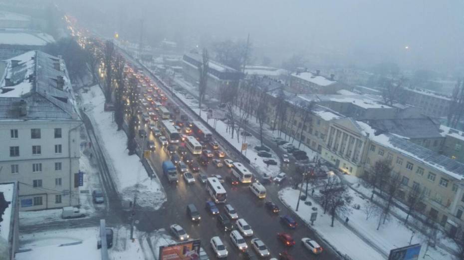 Пробки в Воронеже вечером 27 марта достигли 10 баллов
