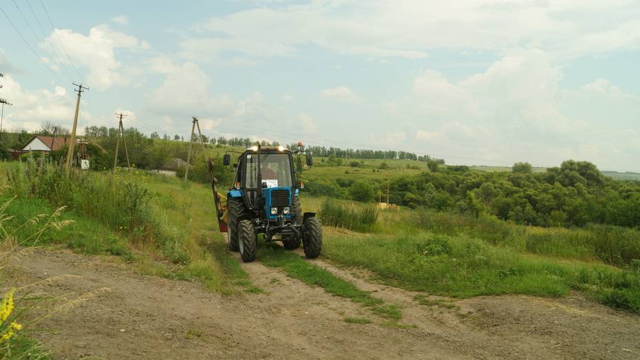 Новый трактор приобрели для хохольского села Семидесятное