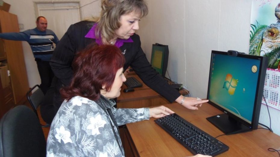 В Верхнем Мамоне организованы компьютерные курсы для пенсионеров