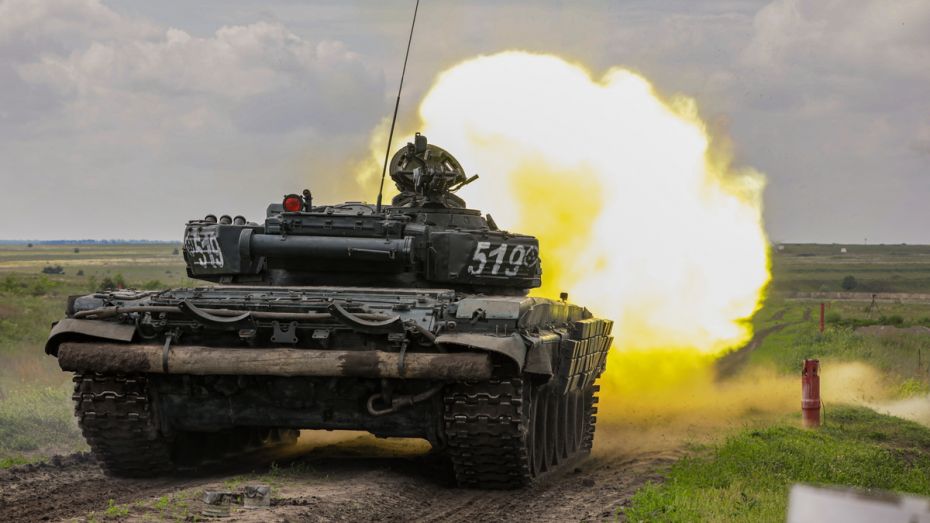 В Воронежской области на видео сняли стрельбу из танков Т-72Б3