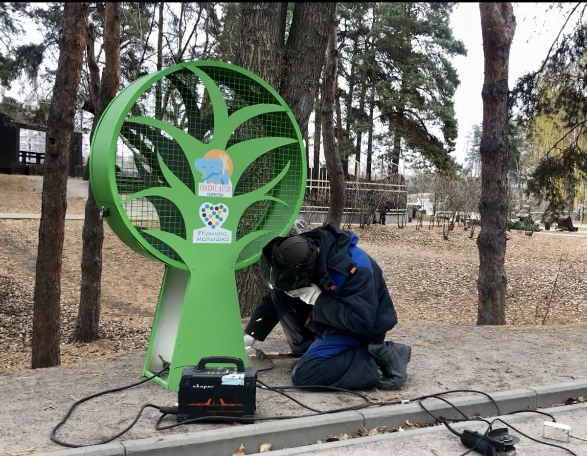 Еще один необычный короб для сбора пластиковых крышек установили в Воронеже