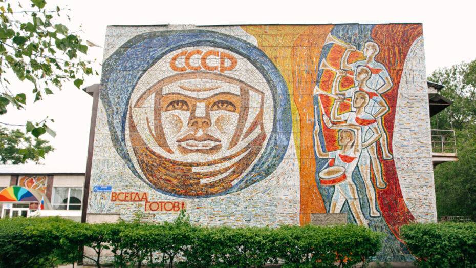 В Воронеже опровергли слухи о демонтаже мозаики с Гагариным на улице Полины Осипенко
