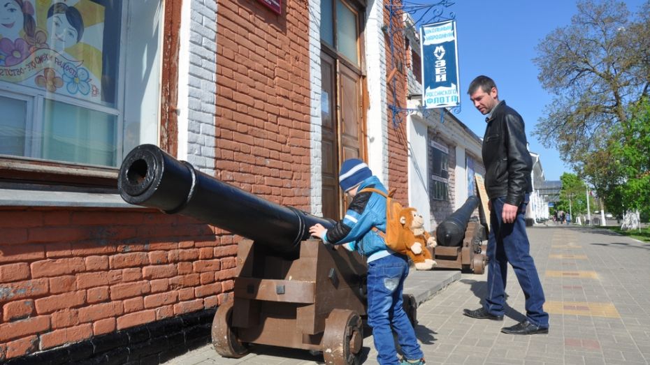 Исторический центр Павловска украсили пушки петровских времен 