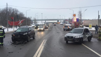 В Воронеже 3 ребенка пострадали при столкновении 2 иномарок