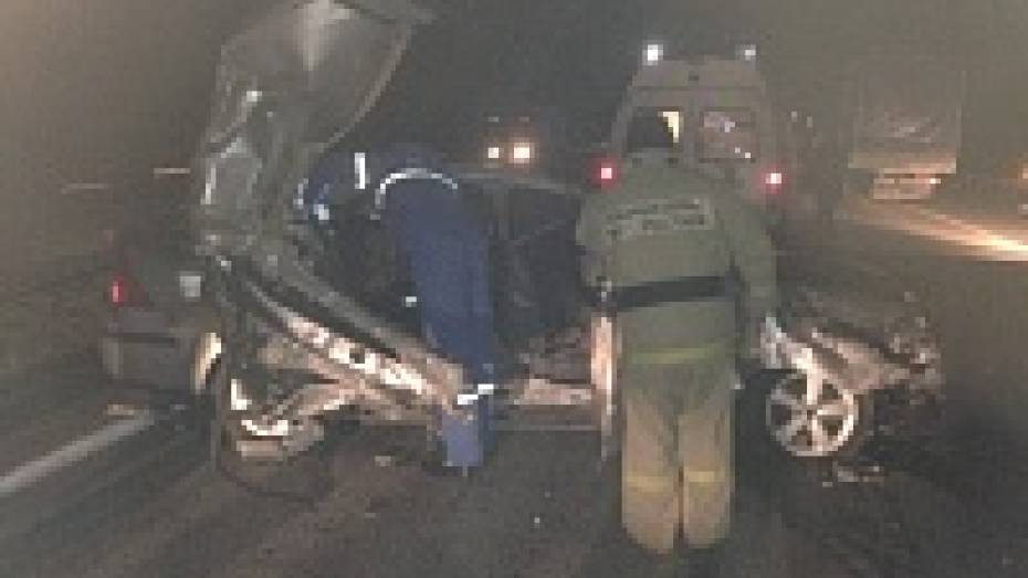 В Богучарском районе «Форд» врезался в грузовик