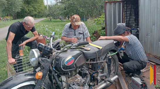 Острогожские волонтеры восстановили мотоцикл и 2 внедорожника для бойцов СВО