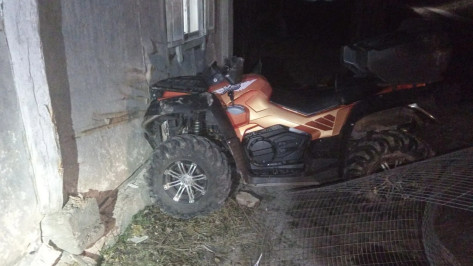 В Воронежской области снегоболотоход врезался в забор: ранены две женщины