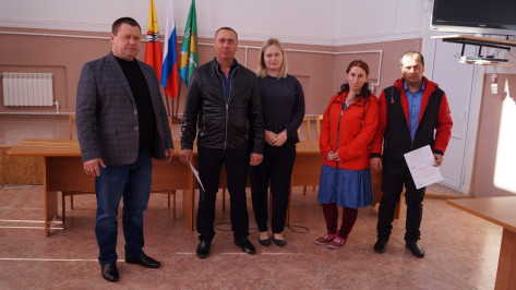 В Петропавловском районе 2 многодетные семьи получили жилищные сертификаты