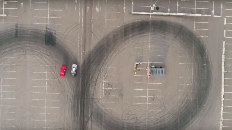 Соревнования по дрифту под Воронежем сняли с высоты птичьего полета