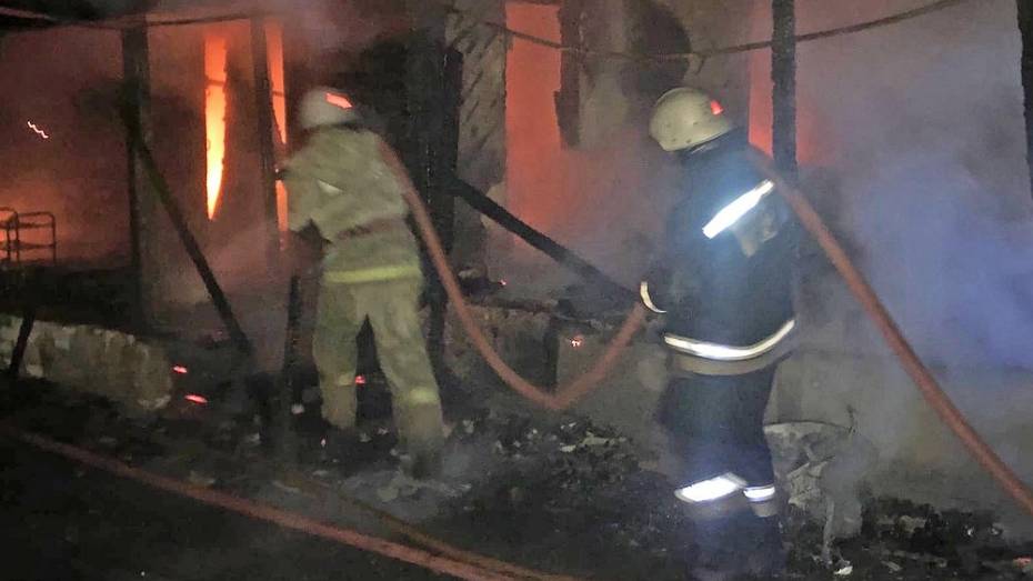 В Бутурлиновке ночью загорелся дом: погиб его хозяин