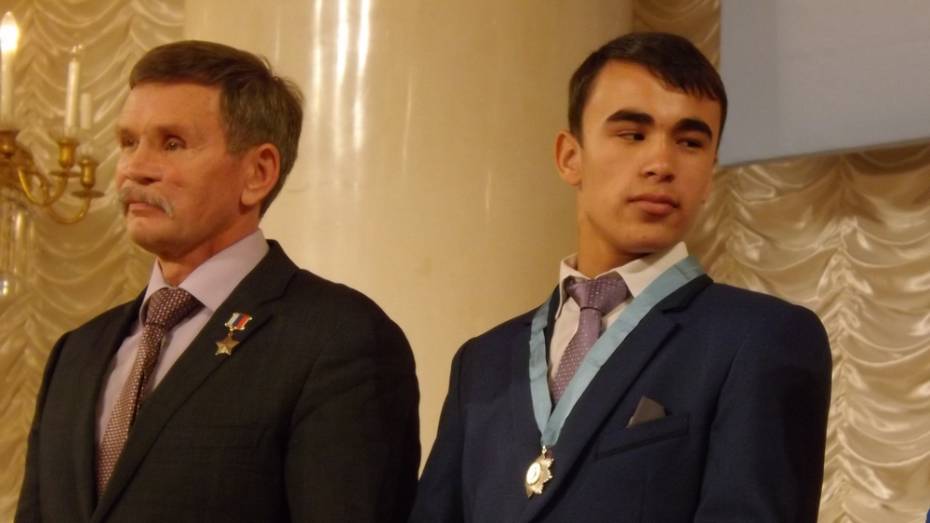 Подростку из Воронежской области вручили международную премию за спасение людей при пожаре