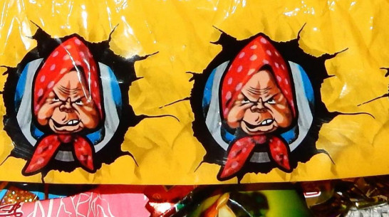 В Новохоперске детям раздали новогодние подарки со «злыми» конфетами