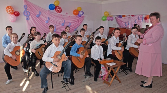 В Лисках появился оркестр гитаристов