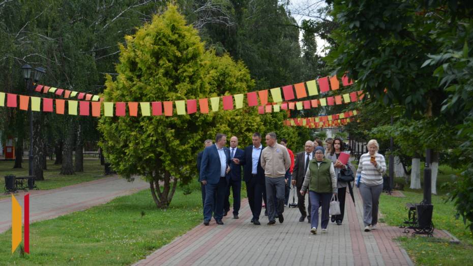 Вице-губернатор Воронежской области Дмитрий Маслов и депутат Госдумы РФ Александр Сидякин посетили Россошанский район