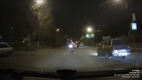 В Воронеже ДТП со сбитой на пешеходном переходе девушкой попало на видео