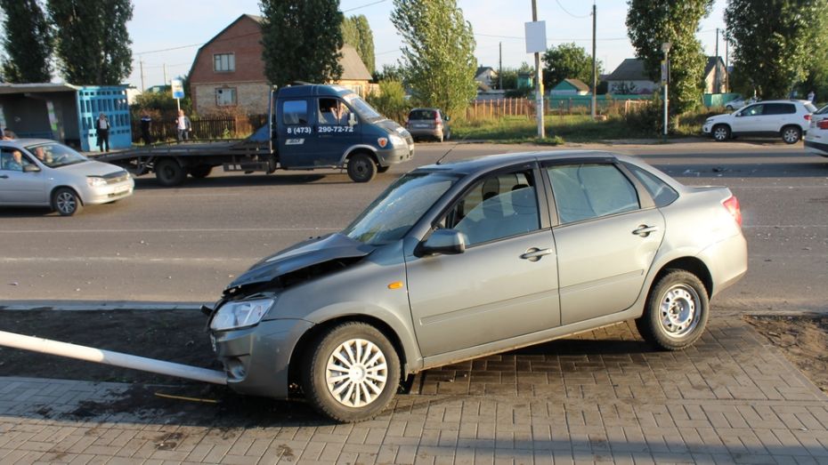 В Семилукском районе столкнулись BMW и «Лада»