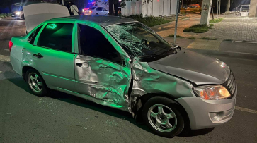 В Воронеже «Лада Гранта» столкнулась с мотоциклом: пострадали 2 человека