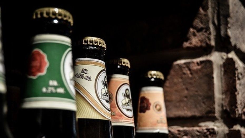 Воронежская бизнесвумен попалась на продаже пива на АЗС под видом подарка