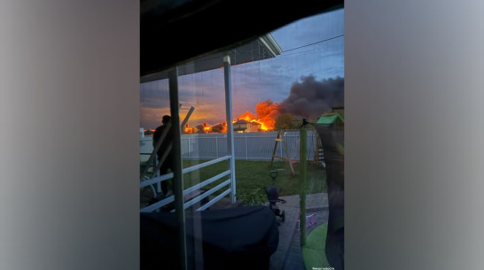 Два человека погибли на пожаре в здании пилорамы под Воронежем