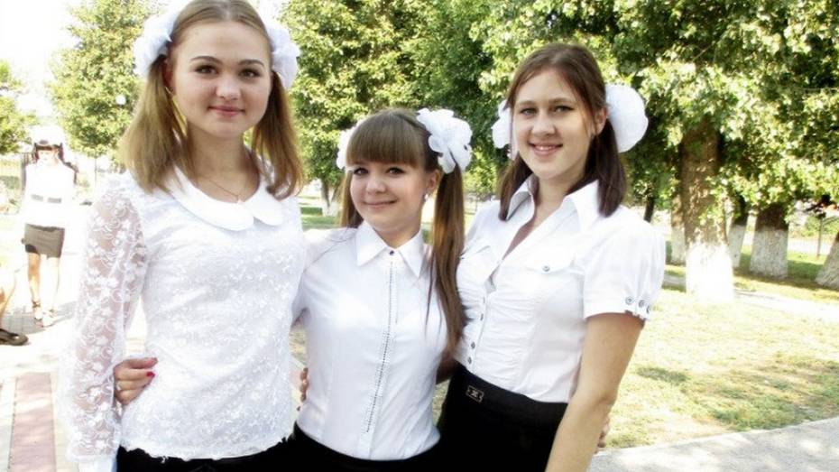 Три хохольские школьницы написали ЕГЭ по русскому языку на 95 баллов и более