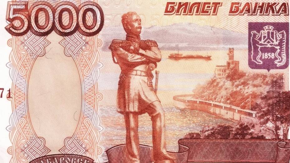 В воронежском торговом центре москвич расплачивался фальшивыми пятитысячными купюрами 