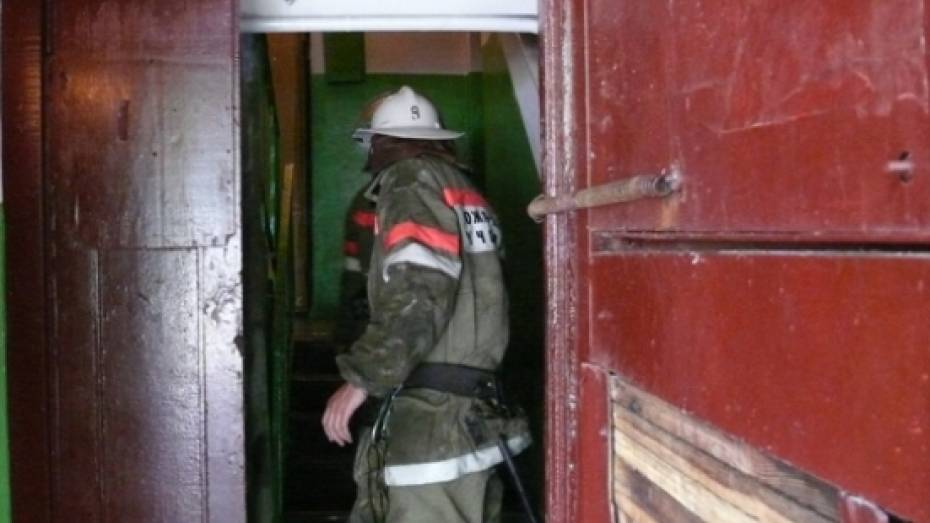 Воронежец спас ребенка из горящей квартиры на Туполева