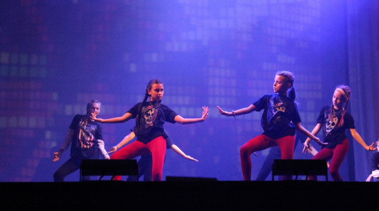 На шоу Fiesta Dela Viktoria для воронежцев танцевали восточные красавицы и девушки-леопарды