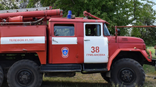 В Грибановском районе на трассе загорелся автобус Volvo