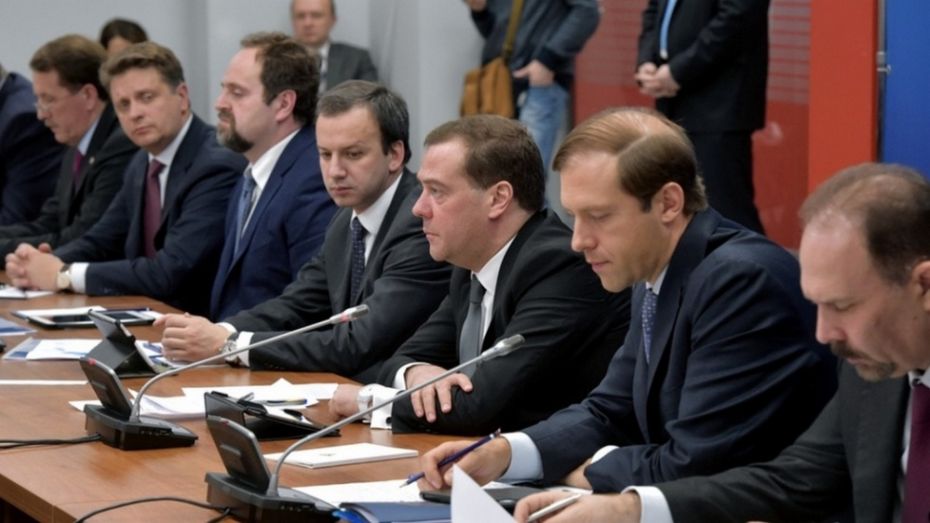 Дмитрий Медведев в Воронеже призвал сократить долю импортного сырья в химпромышленности