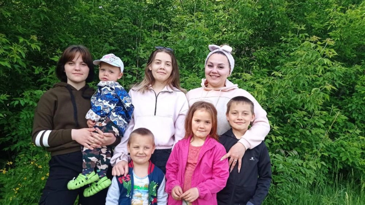С 1 июля многодетным. Многодетная семья. Семья с 4 детьми. Многодетная семья в Крыму. Многодетные семьи Москвы.
