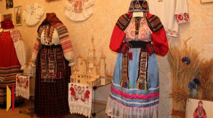 «Красный сарафан»: в Рамони открылась выставка традиционных костюмов Воронежской губернии